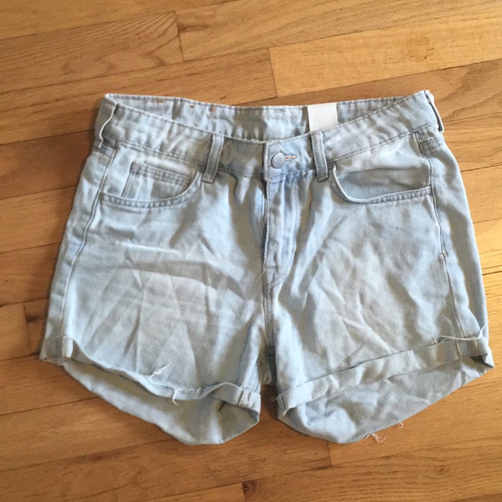 High waisted light wash denim shorts